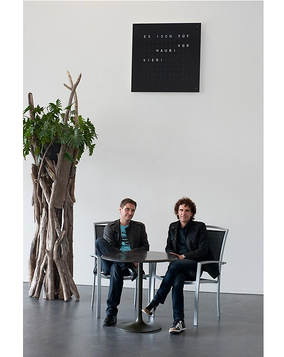 Weltpremière in Thun: Die Qlocktwo Large Weltpremière in Thun: Die Qlocktwo Large